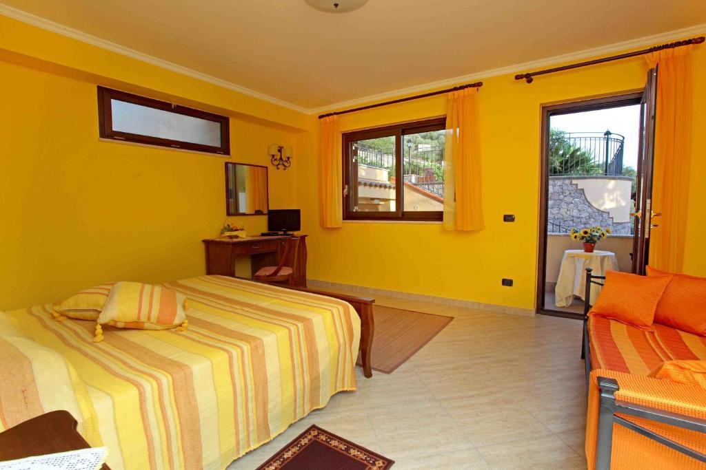 Villa Veronica Giardini Naxos Room photo