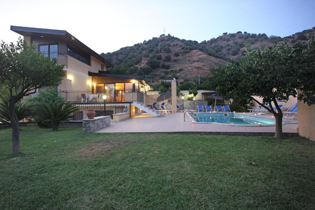 Villa Veronica Giardini Naxos Exterior photo